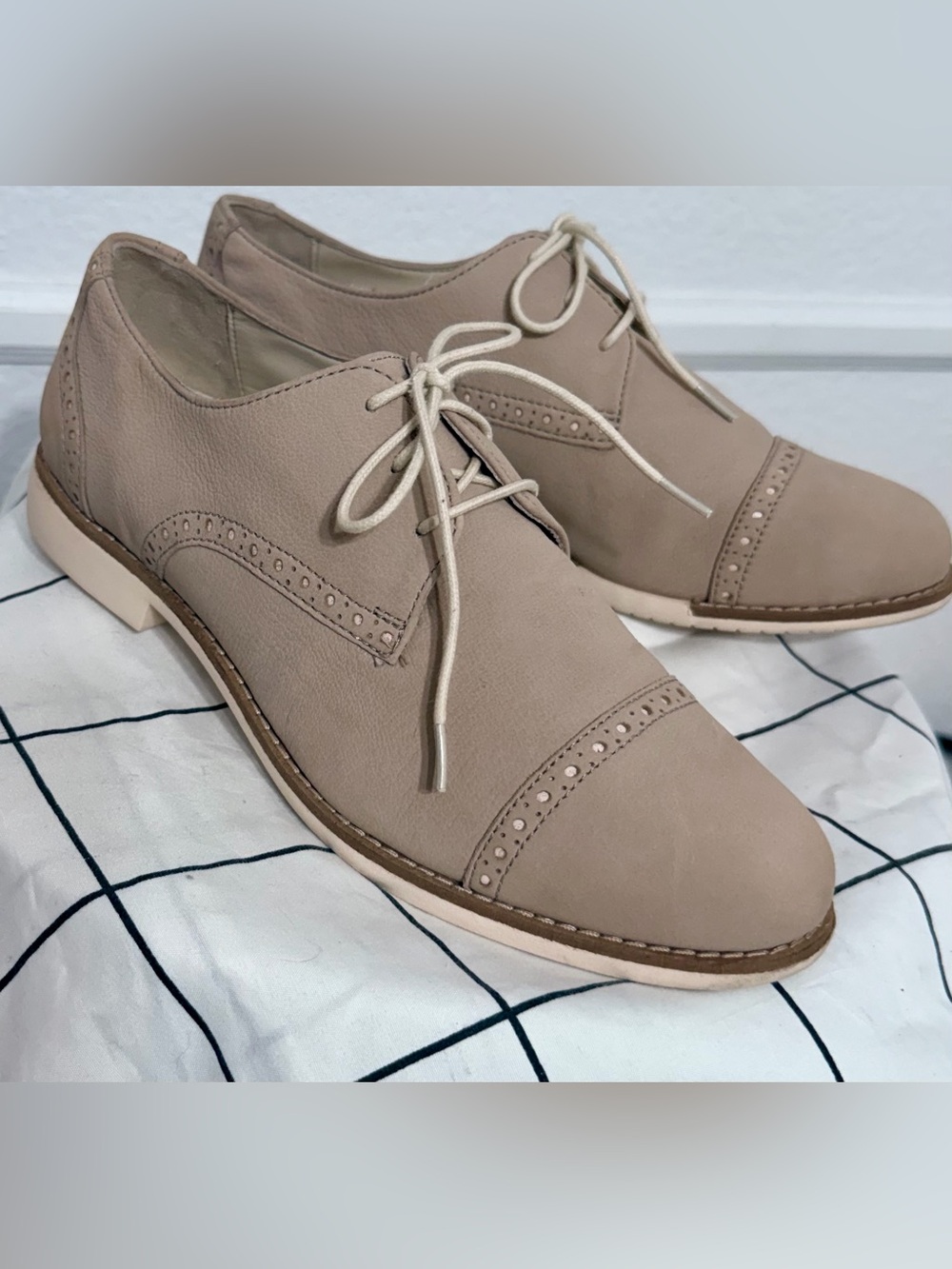 Cole Haan Women’s 8B Beige Leather Cap Toe Oxford Brogue Lace Up Shoes